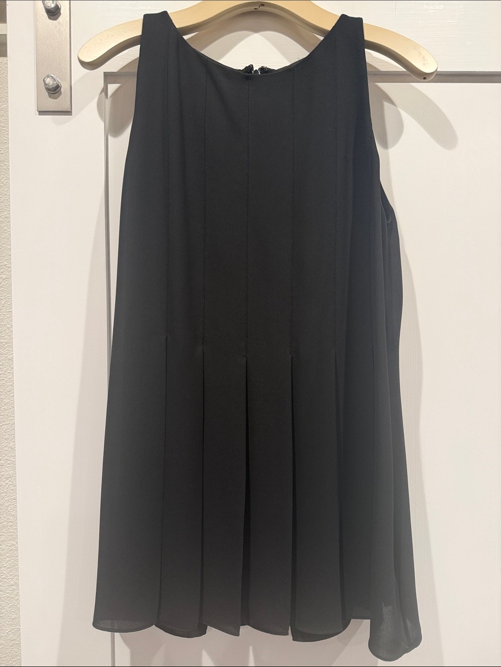 Theory Black Pleated Sleeveless Blouse